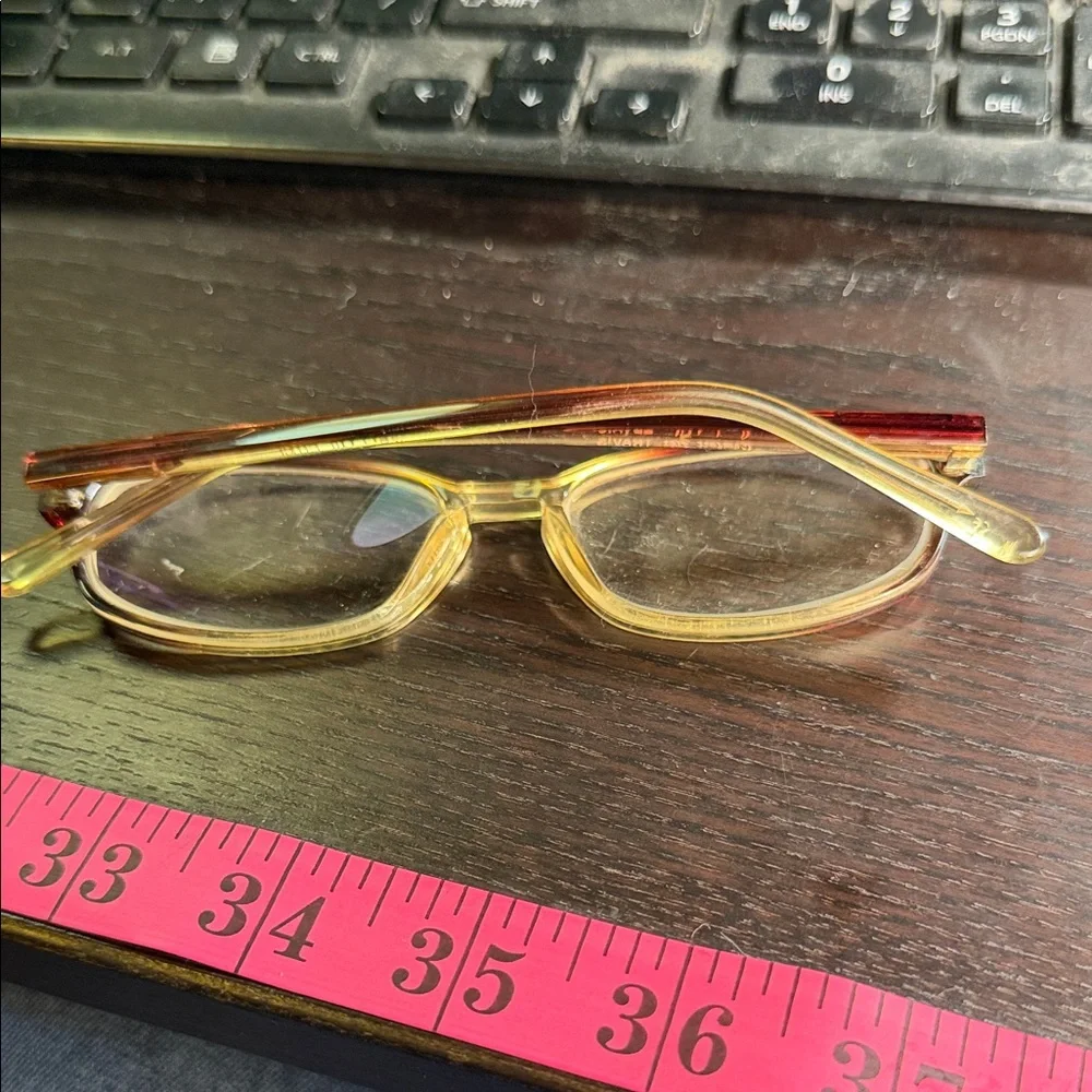 N/A stylish eyeglasses